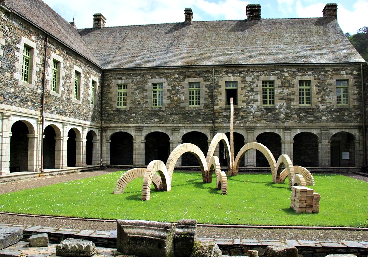 Abbaye de Bon-Repos, Nantes à Brest Canal, Brittany, France