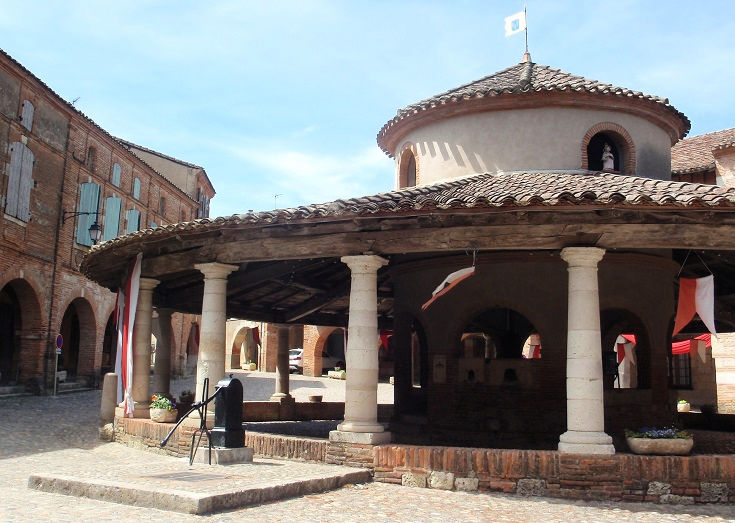 Eighteenth century circular covered grain halle in Auvillar