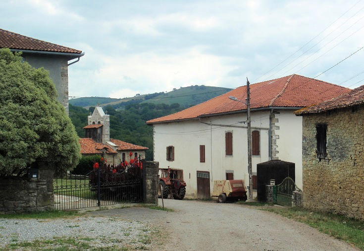 Farmhouses in Harambeltz, Chemin de Saint-Jacques