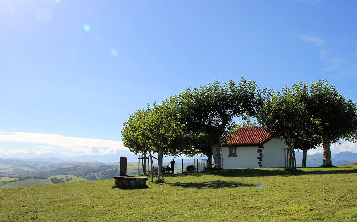 Chapelle de Soyarza and views east, GR 65