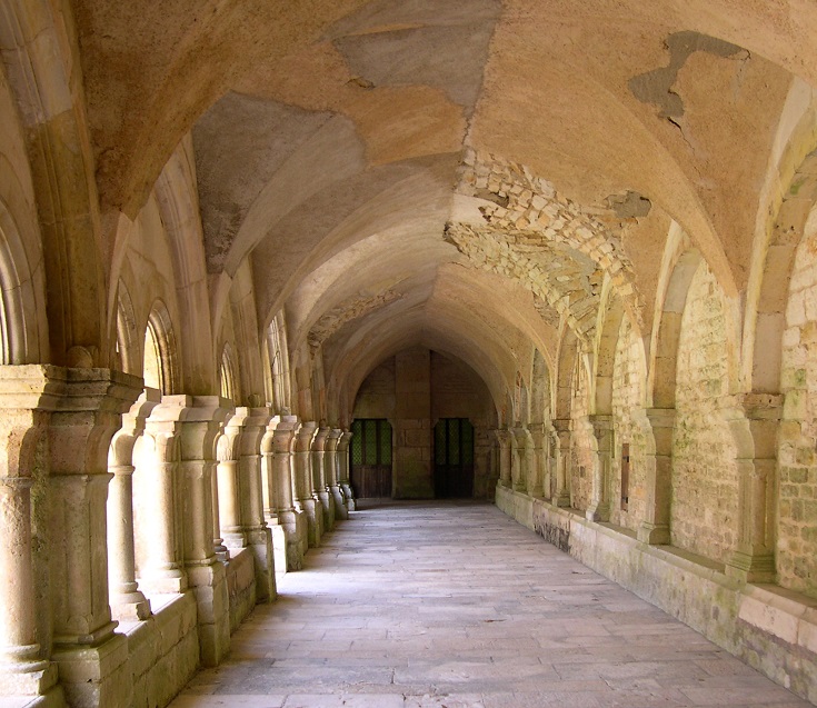 Cloister, Abbaye de Fontenay, France