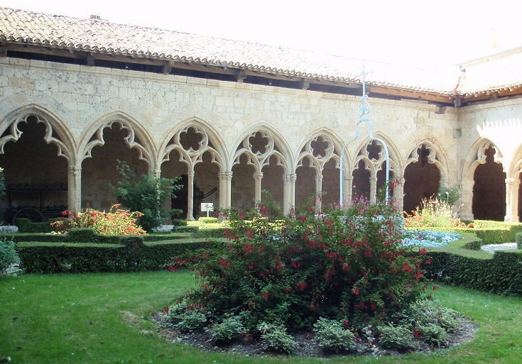 Lush green garden in front of the cloister arcade