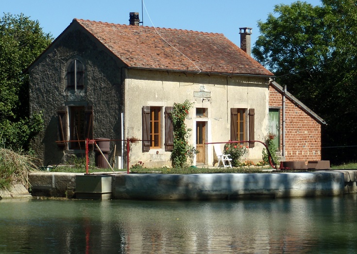 Écluse 44 Y Pouillenay, Burgundy Canal, France